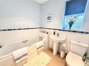 bathroom pic 3- click for photo gallery